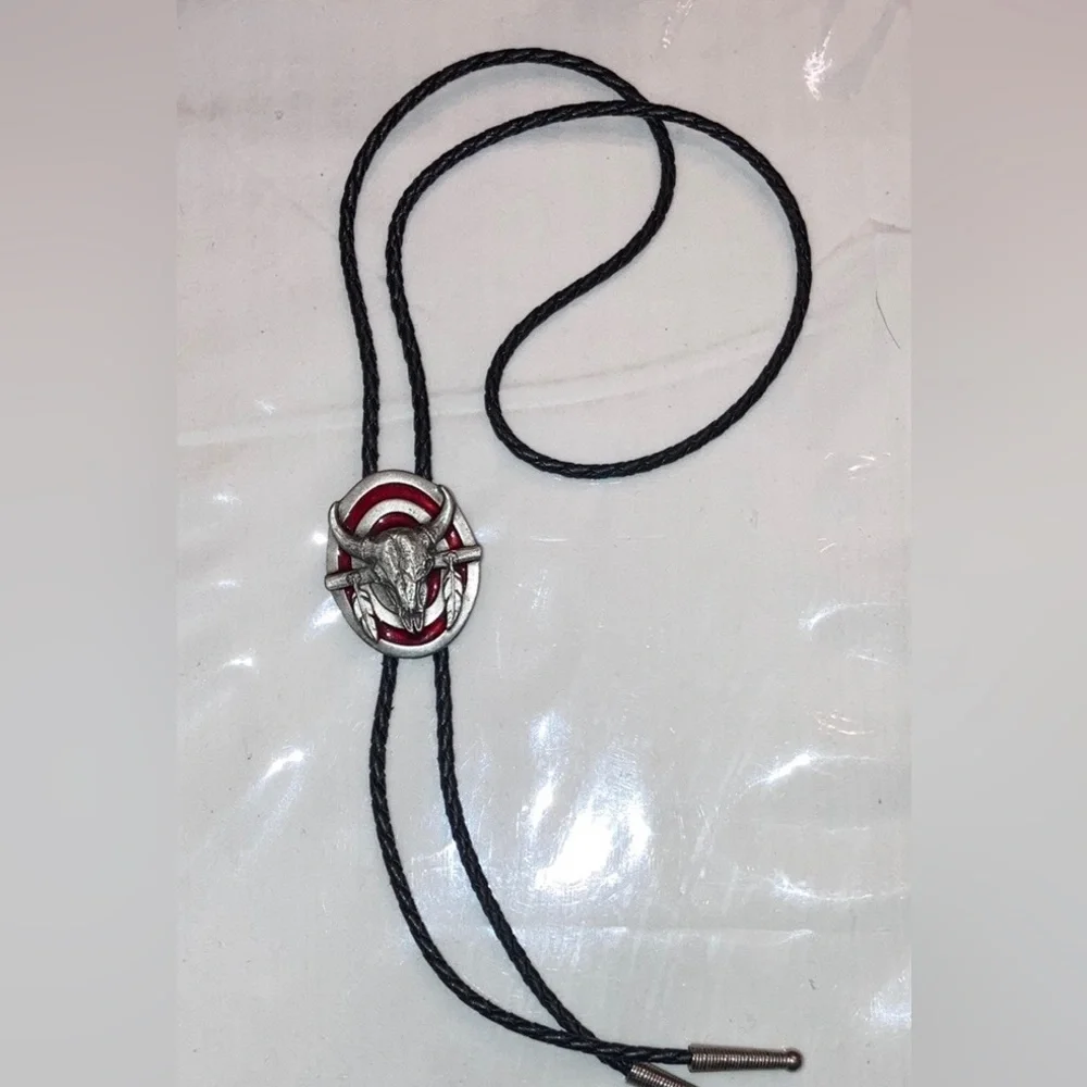 1989 Southwestern Cowboy Bull Skull Blk Red Silver Tone w/Metal Tipped Bolo Tie